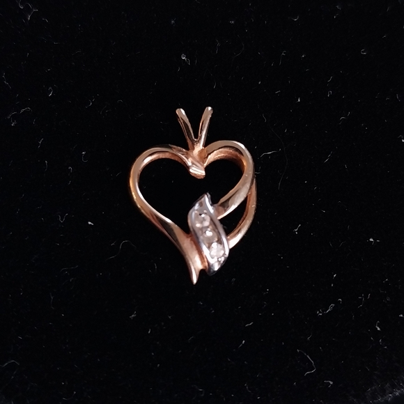 Solid 10k Gold Diamond Heart Pendant - Picture 9 of 9